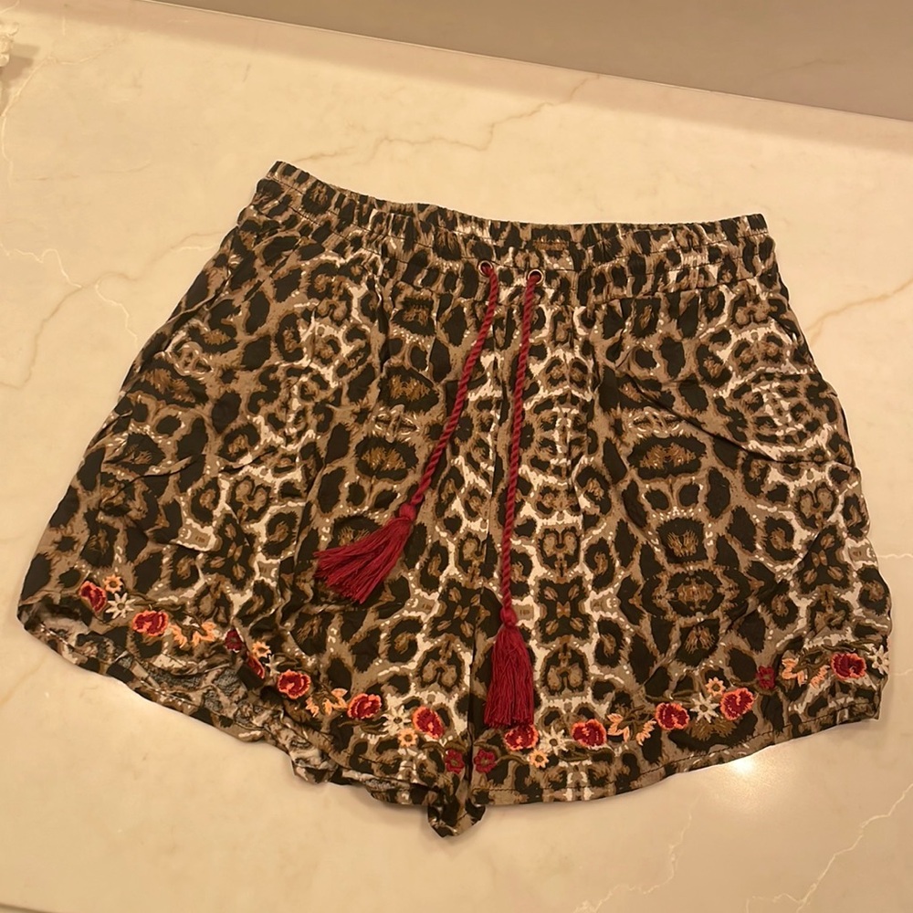 Cheetah print shorts￼
